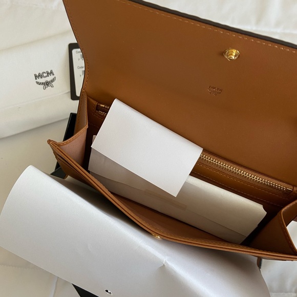 🚫 SOLD ON MERC 🚫 - Picture 2 of 7